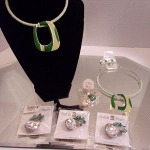NWT BOTIQUE 2 CHOKER NECKLACES & 4 LUCKY FROG BROO